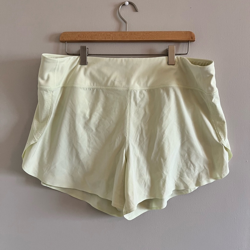 Athleta Run With It 4.5” short, Women’s size XL